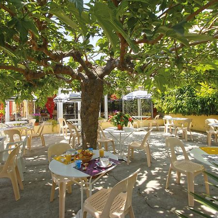 Hotel La Croix De Malte La Ciotat Exterior photo