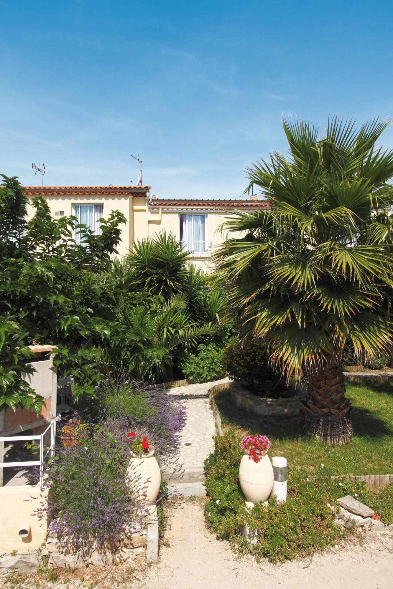 Hotel La Croix De Malte La Ciotat Exterior photo